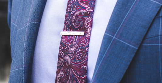 Must-have Red Paisley Necktie for A Date