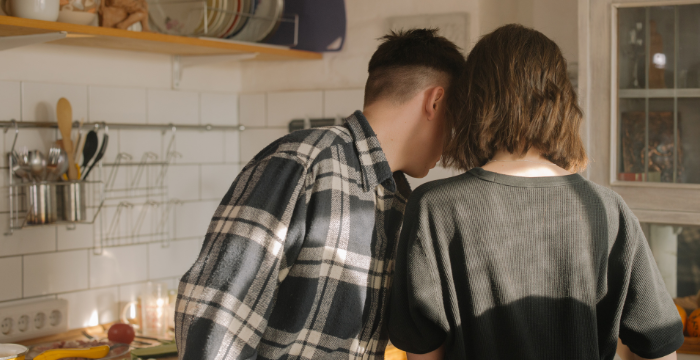 men wearing grey plaid long sleeve shirt